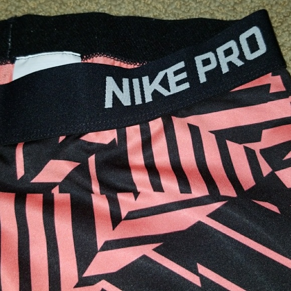 Nike training capris - Picture 3 of 7